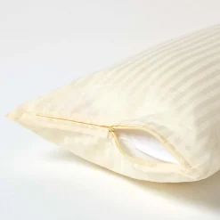 Homescapes Taie d'oreiller jaune pastel satin rayé en coton égyptien 330 fils, 40x80 cm -