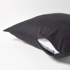 Homescapes Taie d'oreiller noir satin rayé en coton égyptien 330 fils, 80x80 cm -