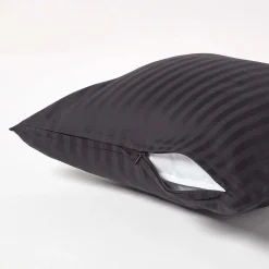 Homescapes Taie d'oreiller noir satin rayé en coton égyptien 330 fils, 40x40 cm - Clearance