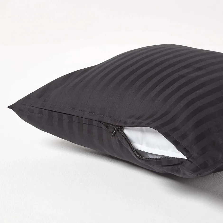 Homescapes Taie d'oreiller noir satin rayé en coton égyptien 330 fils, 40x40 cm - Clearance