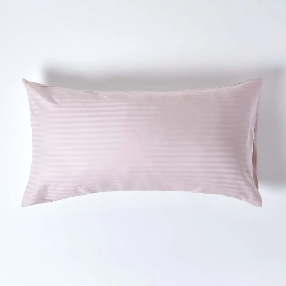 Homescapes Taie d'oreiller violet satin rayé en coton égyptien 330 fils, 50x90 cm -