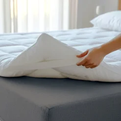 The White Stone Surmatelas 140x200 cm en ouate de 800 g